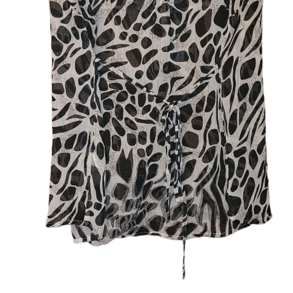 2/$25! Reitmans Sleeveless Animal Print Sheer Button Down Blouse - Picture 6 of 10